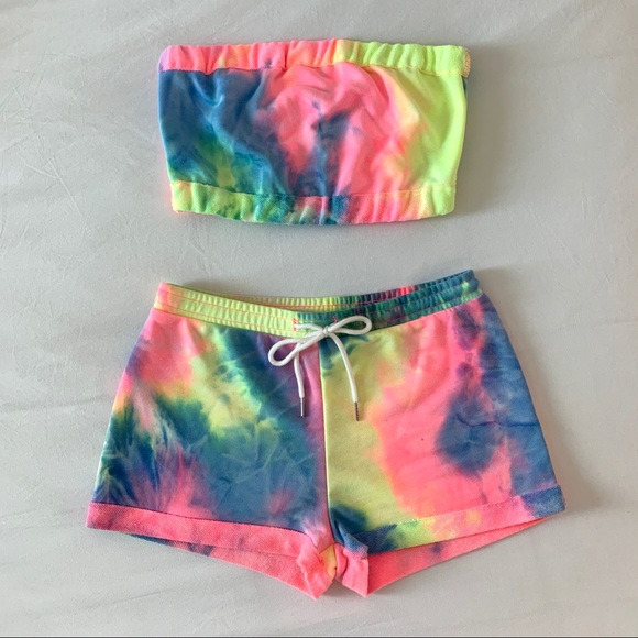 nike tie dye crop top and shorts